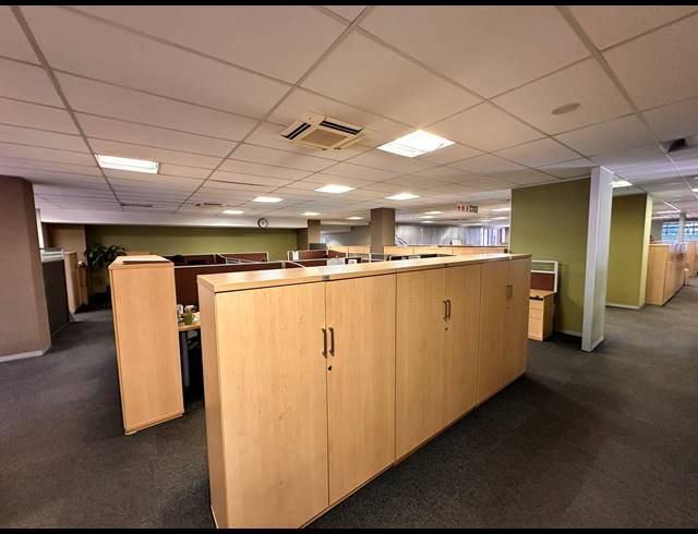 2,470M² OFFICE TO LET IN PARKTOWN